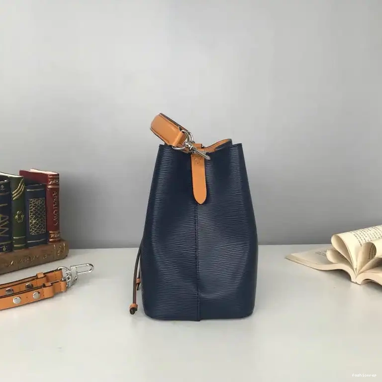 Fashionrepsfam ru LV 19T1L0025 Bags 0704